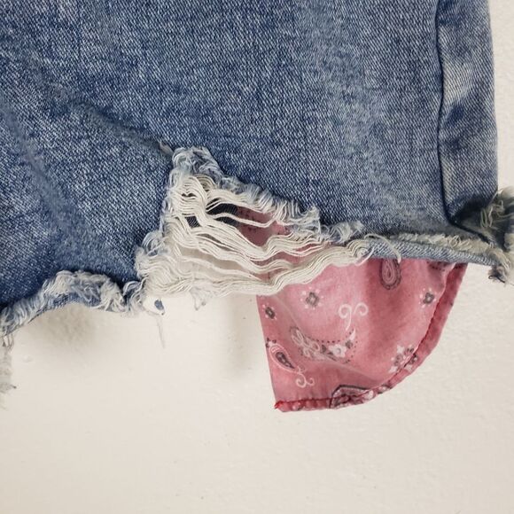 Women's Kreamy Denim Red Kerchief Bandana Pockets Distressed Cuff Off Shorts LRG - Picture 5 of 10